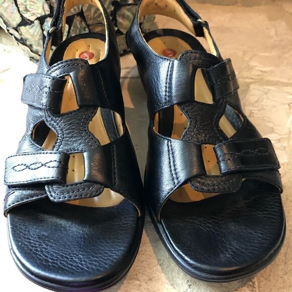 Unstructured Clark’s black sandals size 9.5N - Picture 2 of 8